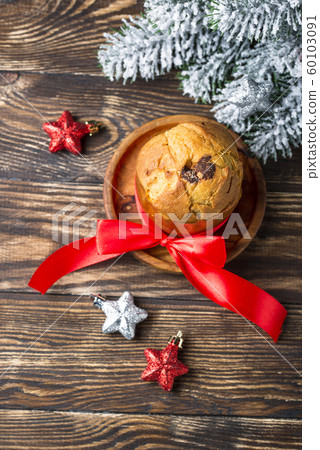 Italian traditional Christmas cake panettone 60103091