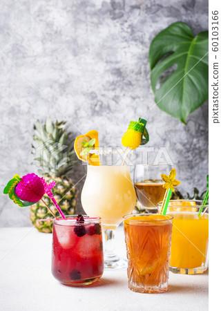 Set of different summer cocktails 60103166