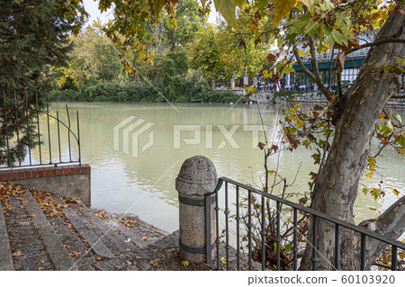 Jetty of the Royal Site of Aranjuez on the Tagus 60103920