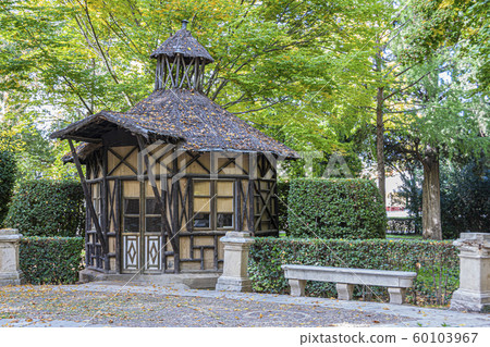 Entrance to the gardens of Aranjuez. madrid spain 60103967