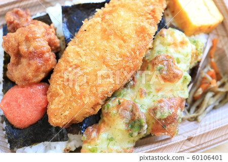 可口白色魚油炸物Nori bento 可口白色魚油炸物Nori bento 60106401