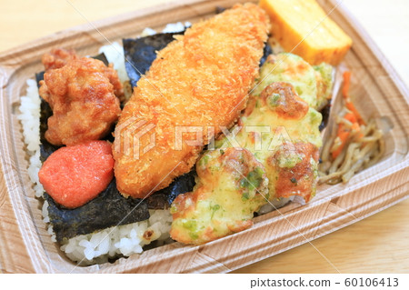 可口白色魚油炸物Nori bento 可口白色魚油炸物Nori bento 60106413