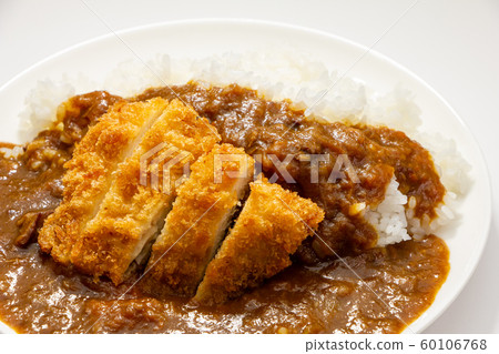 雞肉咖哩飯（雞肉切碎的牛肉咖哩飯）。 （白板/白色背景） 60106768