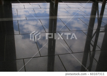 Clouds on the whole floor Clouds on the whole floor 60107311