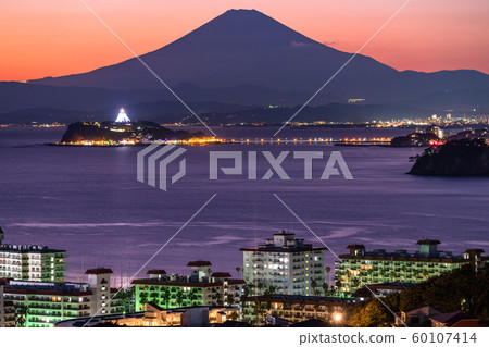 <Kanagawa Prefecture> Sunset on Mt. Fuji and Enoshima / Shonan Coast <Kanagawa Prefecture> Sunset on Mt. Fuji and Enoshima / Shonan Coast 60107414