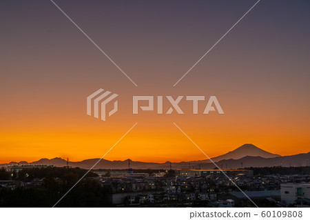 Fuji sunset view from Ayase city Fuji sunset view from Ayase city 60109808