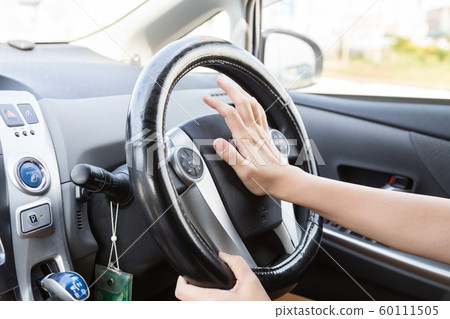 A woman who rings horns A woman who rings horns 60111505