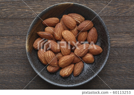 Almond Almond 60113253