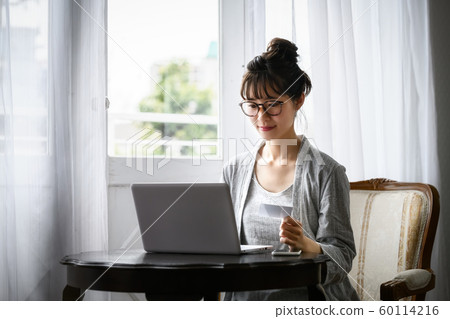 Female PC card shopping Female PC card shopping 60114216