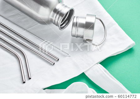 Aluminum bottle, metal tubes and shopping bag 60114772
