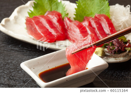 Tuna sashimi 60115164