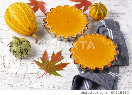 Traditional american homemade pumpkin pie Traditional american homemade pumpkin pie 60116113