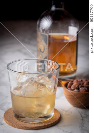 whiskey on the rocks with salted almond 60117700