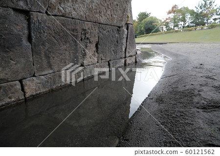 流經石橋紀念公園西田橋的高度透明河流 流經石橋紀念公園西田橋的高度透明河流 60121562