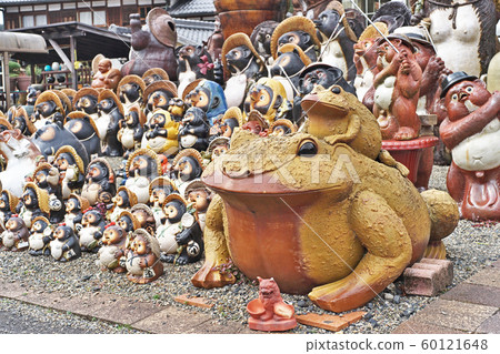 Frog of Shigaraki ware 60121648