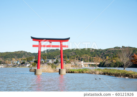 截至2019年11月，龜山湖和龜山Suitenomiya Torii（千葉縣君津市T原市） 60121926