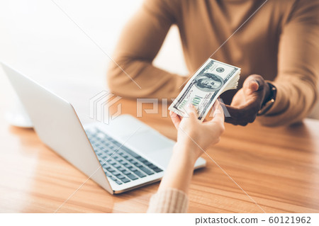 Black broker receiving bribe money from woman 60121962