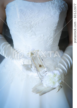 Ring pillow cinderella glass shoes 60122877