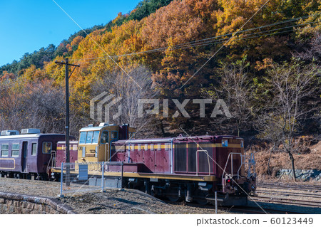 Autumn of Watase Valley Railway Ashio Station 60123449
