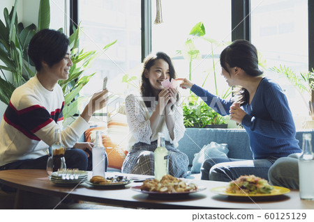 Youth to party 60125129