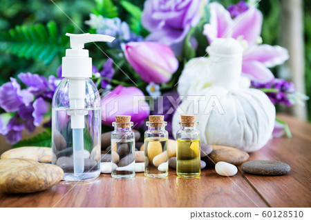 Thai Spa massage with herbal compress ball Thai Spa massage with herbal compress ball 60128510