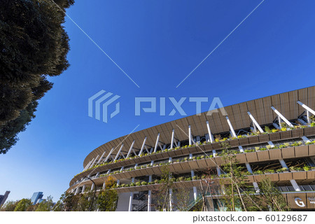 藍天和新的國家體育場景觀 藍天和新的國家體育場景觀 60129687