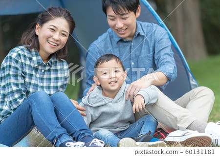 family, picnic, grinning 60131181