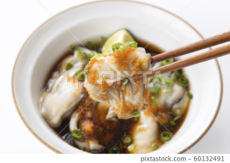 Raw oysters  60132491