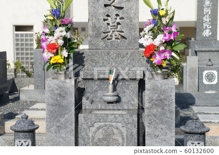 參觀墳墓 60132600