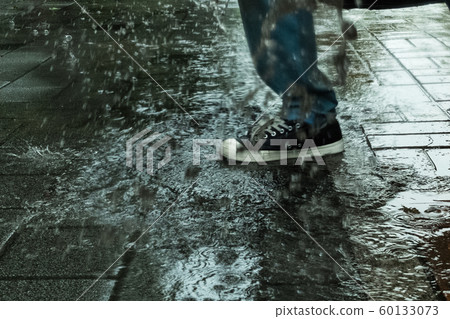 Rainy day, street scenery of Seoul, South Korea 047 Rainy day, street scenery of Seoul, South Korea 047 60133073