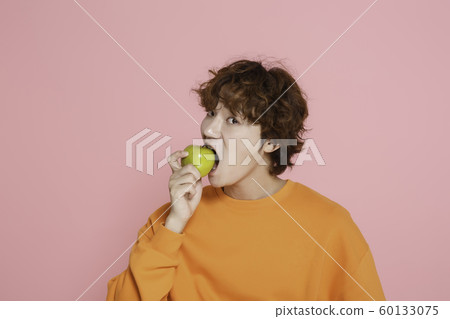Close-up portrait of attractive young asian man, single man's lifestyle 109 Close-up portrait of attractive young asian man, single man's lifestyle 109 60133075