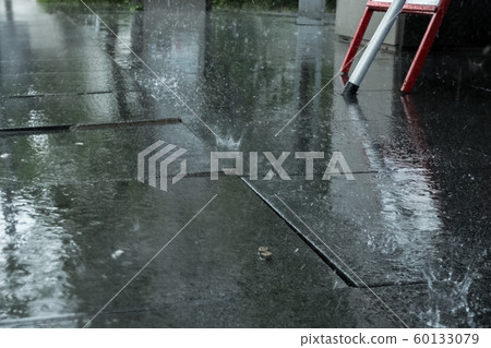 Rainy day, street scenery of Seoul, South Korea 041 60133079