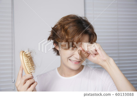 Close-up portrait of attractive young asian man, single man's lifestyle 099 60133088
