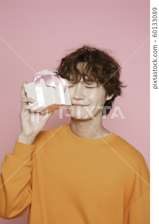Close-up portrait of attractive young asian man, single man's lifestyle 127 60133089
