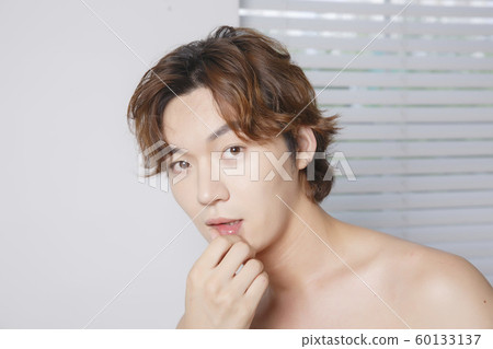 Close-up portrait of attractive young asian man, single man's lifestyle 051 Close-up portrait of attractive young asian man, single man's lifestyle 051 60133137