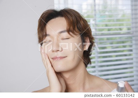 Close-up portrait of attractive young asian man, single man's lifestyle 081 Close-up portrait of attractive young asian man, single man's lifestyle 081 60133142