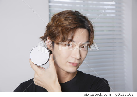 Close-up portrait of attractive young asian man, single man's lifestyle 050 Close-up portrait of attractive young asian man, single man's lifestyle 050 60133162