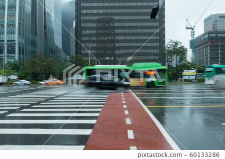 Rainy day, street scenery of Seoul, South Korea 075 60133286