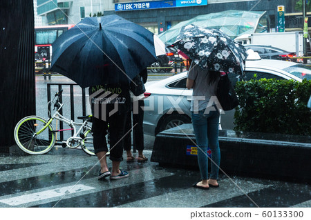 Rainy day, street scenery of Seoul, South Korea 054 Rainy day, street scenery of Seoul, South Korea 054 60133300