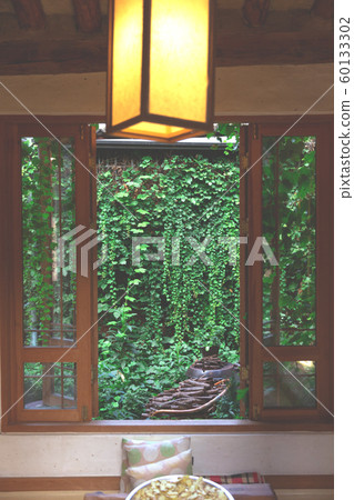 Street scenery of Seoul, South Korea 048 60133302
