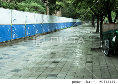 Rainy day, street scenery of Seoul, South Korea 044 Rainy day, street scenery of Seoul, South Korea 044 60133345