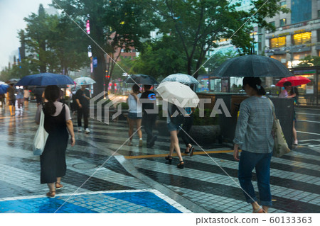 Rainy day, street scenery of Seoul, South Korea 088 Rainy day, street scenery of Seoul, South Korea 088 60133363