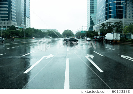 Rainy day, street scenery of Seoul, South Korea 067 Rainy day, street scenery of Seoul, South Korea 067 60133388