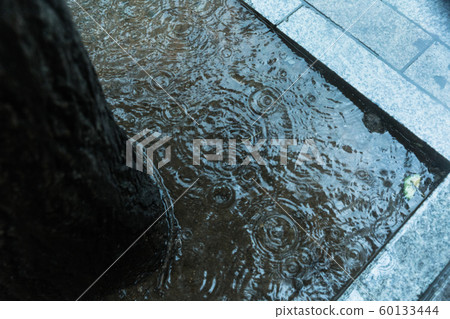 Rainy day, street scenery of Seoul, South Korea 058 Rainy day, street scenery of Seoul, South Korea 058 60133444