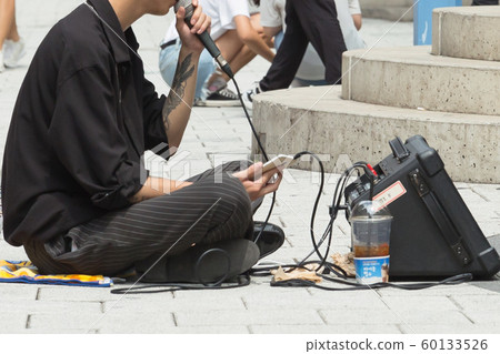 Street scenery of Seoul, South Korea 167 60133526