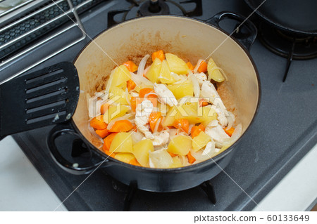 How to make curry How to make curry 60133649