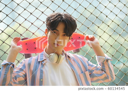 Male sports skateboard 60134545