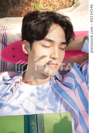 Men lying in the park 60134546