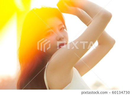女人的美麗日落 60134730