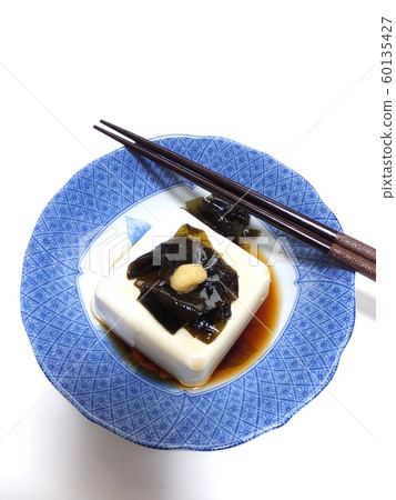 Tofu with boiled kelp and grated ginger Tofu with boiled kelp and grated ginger 60135427